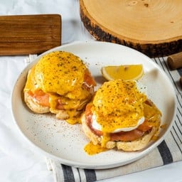 แซลมอนรมควันไข่เบเนดิกต์