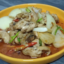 ผัดน้ำพริกเผาราดข้าว เลือกวัตถุดิบได้ครับ