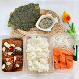 ชุดจับคู่สุดคุ้ม (แซลมอนเต๋า130กรัม+ข้าว+ม่อนดอง6ชิ้น)