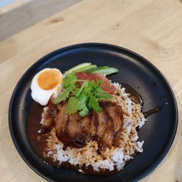 MooDang บะหมี่เกี๊ยวหมูแดง ข้าวหมูแดง ข้าวหมูกรอบ ซอยวัดศรีประวัติ