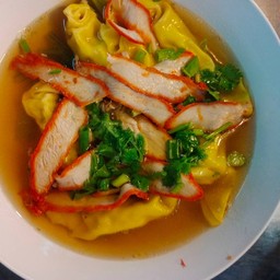 เกี๊ยวน้ำ หมูแดง พิเศษ