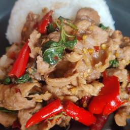 กะเพราสันคอหมูสไลด์ขุนช้าง