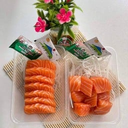 แซลมอนซาชิมิ 130กรัม+ม่อนหั่นเต๋า130กรัม +ซีฟู้ด 2ถุง