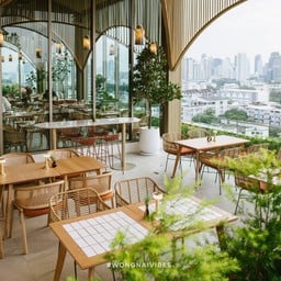 โซน Outdoor เปิดโล่ง รับลม ไม่ร้อน เหมาะกับเวลาเย็น ๆ 
