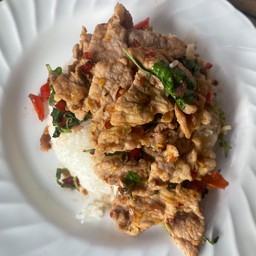 ผัดกระเพราหมูชิ้น