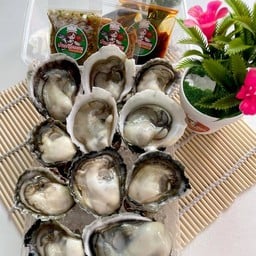หอยนางรมสด 10-12 ตัว ราคาพิเศษ(พร้อมเครื่องเคียง)