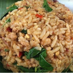 ข้าวคลุกกะเพราเบคอนขุนช้าง