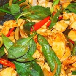 ไก่ผัดพริกเผาโหระพา