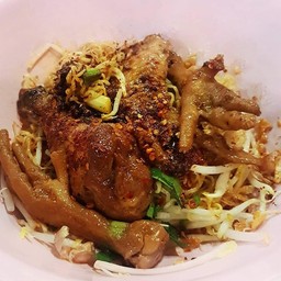 ก๋วยเตี๋ยวไก่ตุ๋นแห้ง