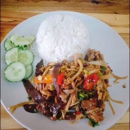 ข้าวราดผัดขิง