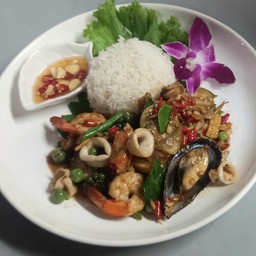ข้าวราดผัดฉ่าทะเล