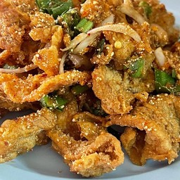 ยำหนังไก่กรอบแซ่บซิ๊ด