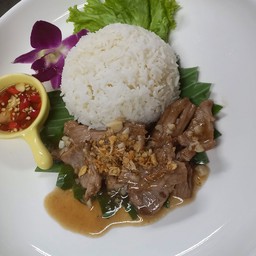 ข้าวหมูกระเทียม