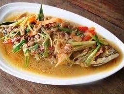 ปลากระพงผัดเจี๋ยน