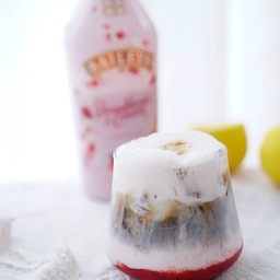 สตรอว์เบอร์รี่ มิลค์ คอฟฟี่