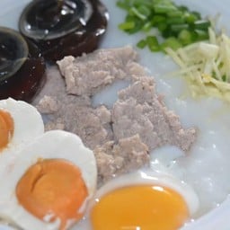 โจ๊กหมูล้วน 3ไข่ (ไม่มีเครื่องใน)