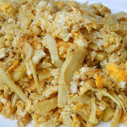 หน่อไม้สดผัดไข่