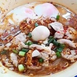 เกาเหลาต้มยำใส่ไข่ เพิ่มเกี๊ยวหมู