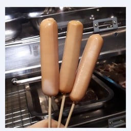 ไส้กรอกหนังกรอบ 3 แถม 1