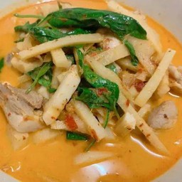 แกงไก่ใส่หน่อไม้