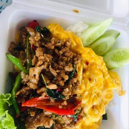 ข้าวไข่ข้นกระเพราหมู