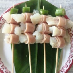 ปลาดอรี่พันไก่แผ่น ไม้ละ