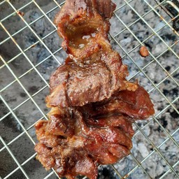 แก้มหมูย่าง ชิ้นละ