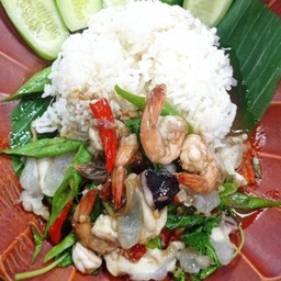 ผัดกระเผาทะเลราดข้าว