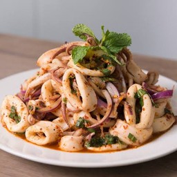 ข้าวราดลาบปลาหมึก