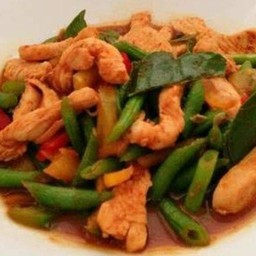 ข้าวผัดพริกแกงไก่