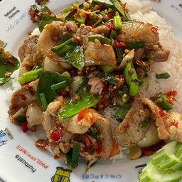 ข้าวราดหมูสามชั้นสไลด์คั่วพริกเกลือ