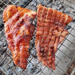 คางหมูย่างหนังกรอบ(สำหรับคนชอบมันๆ) ชิ้นละ
