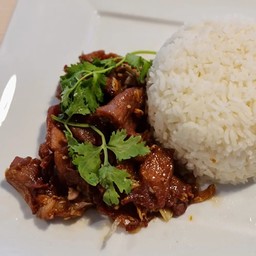 เนื้อวัวผัดน้ำมันหอย ราดข้าว