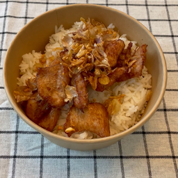 ข้าวอกไก่ทอดกระเทียมพริกไทย