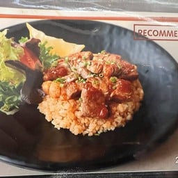 ข้าวกระเทียมเนื้อยากินิคุ