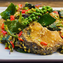 ผัดเผ็ดปลาช่อนนา สด-ทอดกรอบ