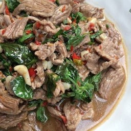 ข้าว เนื้อวัวผัดโหระพา