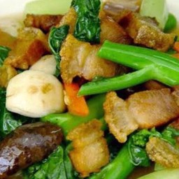 ผักรวมหมูกรอบราข้าว