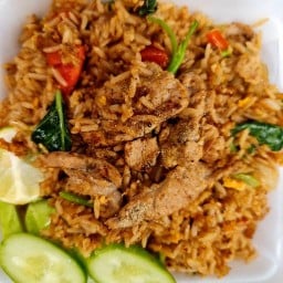 กะเพราแซ่บแสบปาก