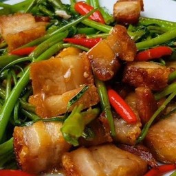 ผักบุ้งหมูกรอบ