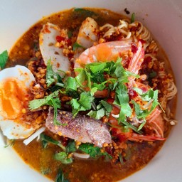 สีฟ้าก๋วยเตี๋ยวต้มยำ