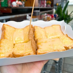 ขนมปังปิ้งเนยนม