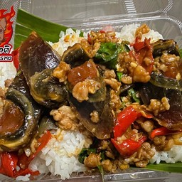 ข้าวกะเพราหมูสับไข่เยี่ยวม้า