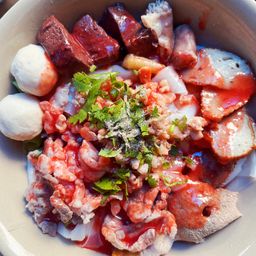 เส้นใหญ่ เย็นตาโฟ