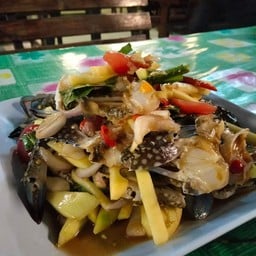 ตำม่ะม่วงปลาร้าปูม้า