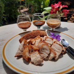หมูกรอบราดข้าว