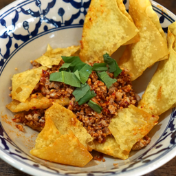 ยำเกี๊ยวกรอบหมูสับ