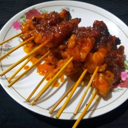 หมูปิ้งกับลูกชิ้นย่างเนย