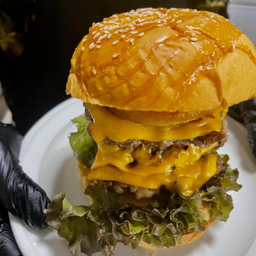 ทริปเปิ้ลเบอร์เกอร์เนื้อ