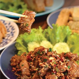 (กับข้าว)หมูกรอบคั่วพริกเกลือ